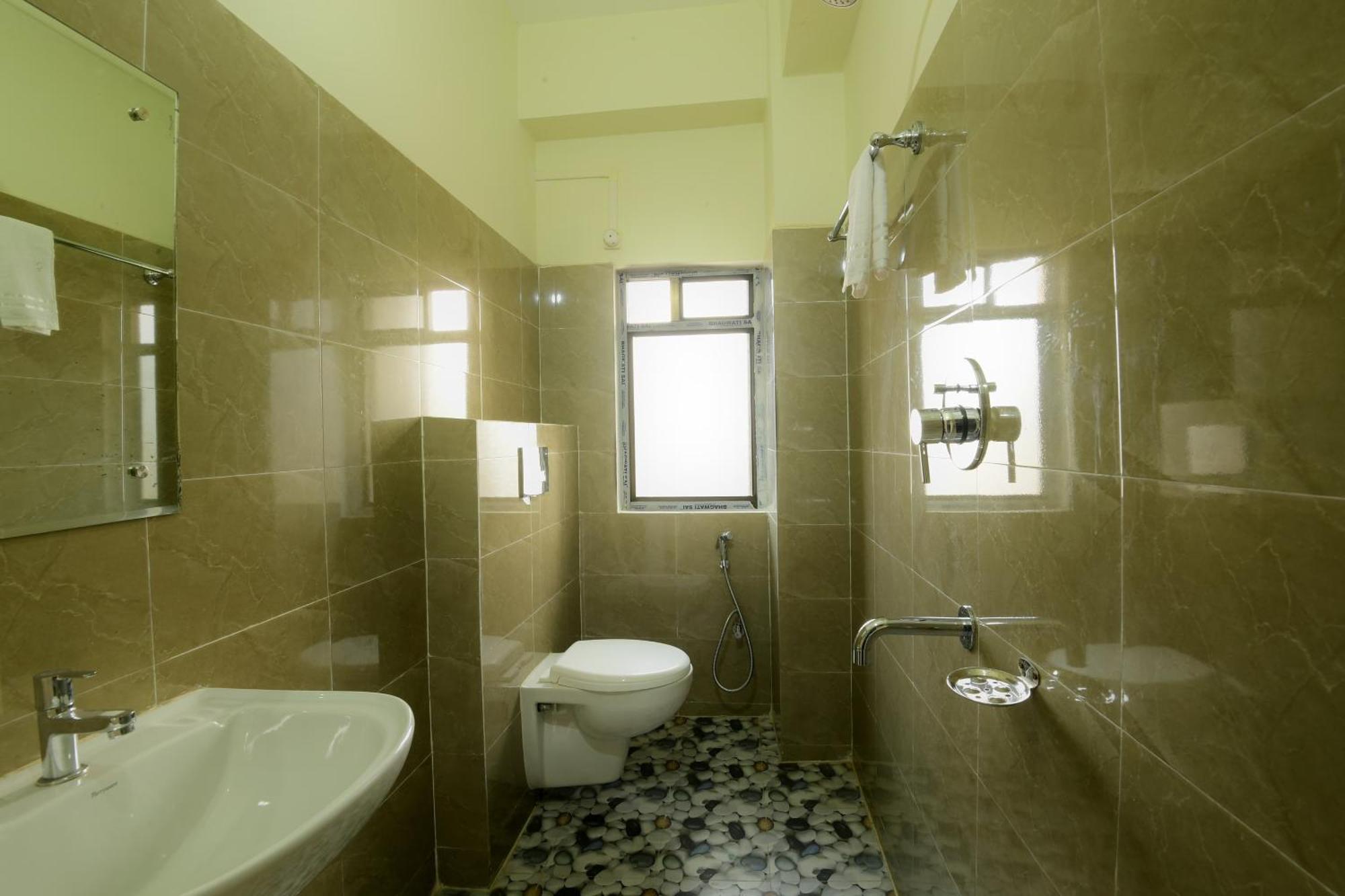 Hotel Bhargav غاواهاتي المظهر الخارجي الصورة