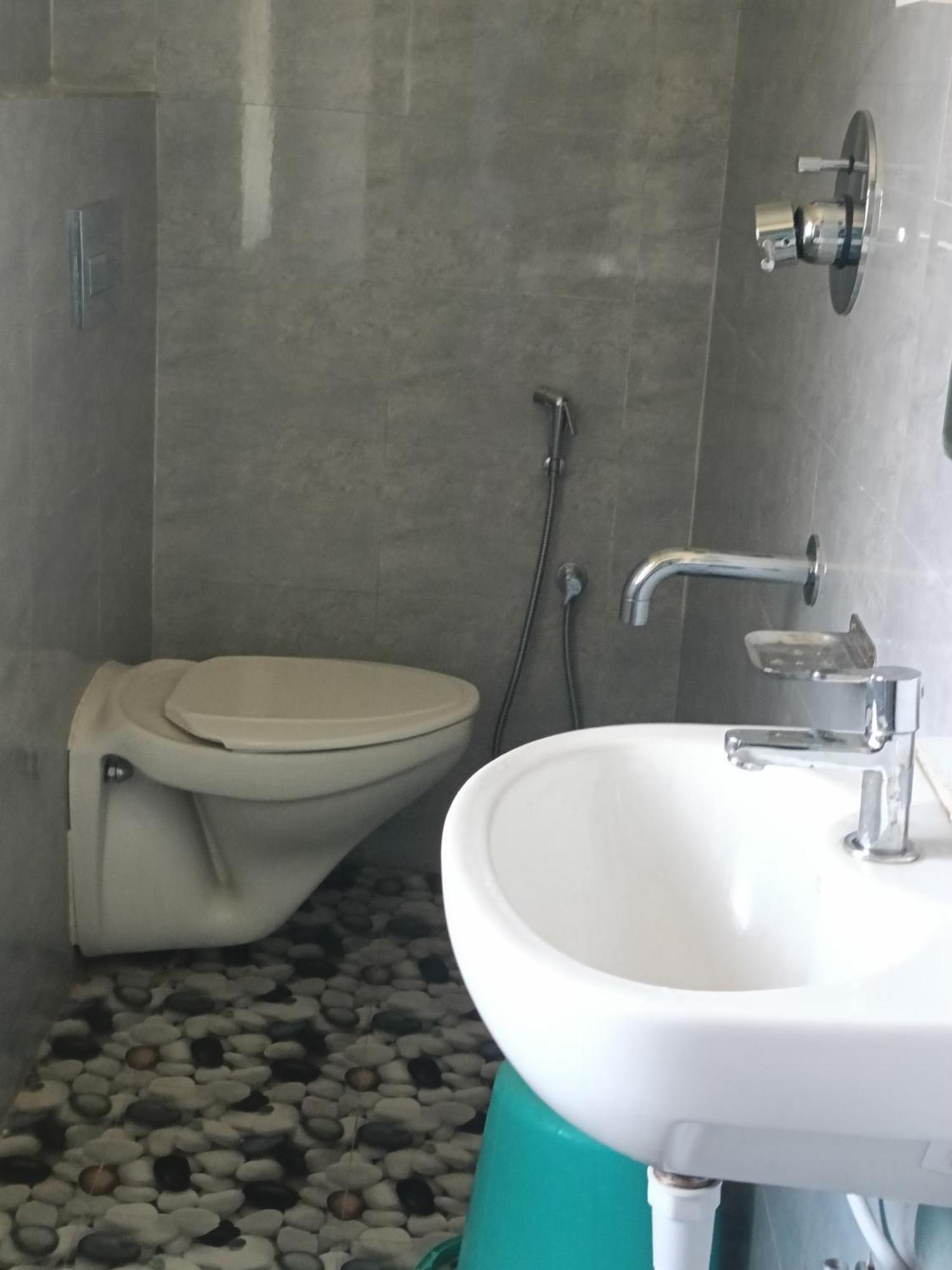 Hotel Bhargav غاواهاتي المظهر الخارجي الصورة