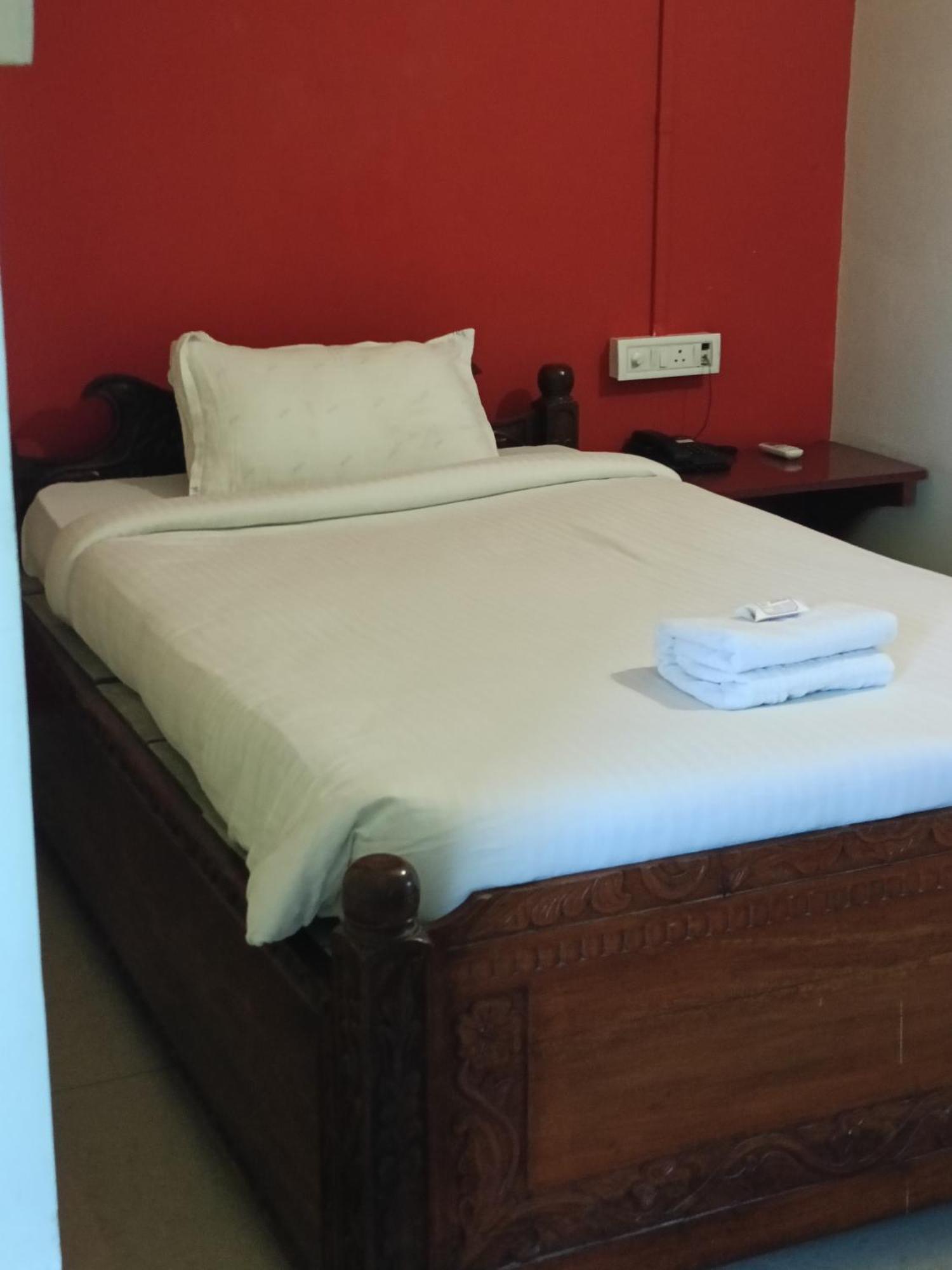 Hotel Bhargav غاواهاتي المظهر الخارجي الصورة