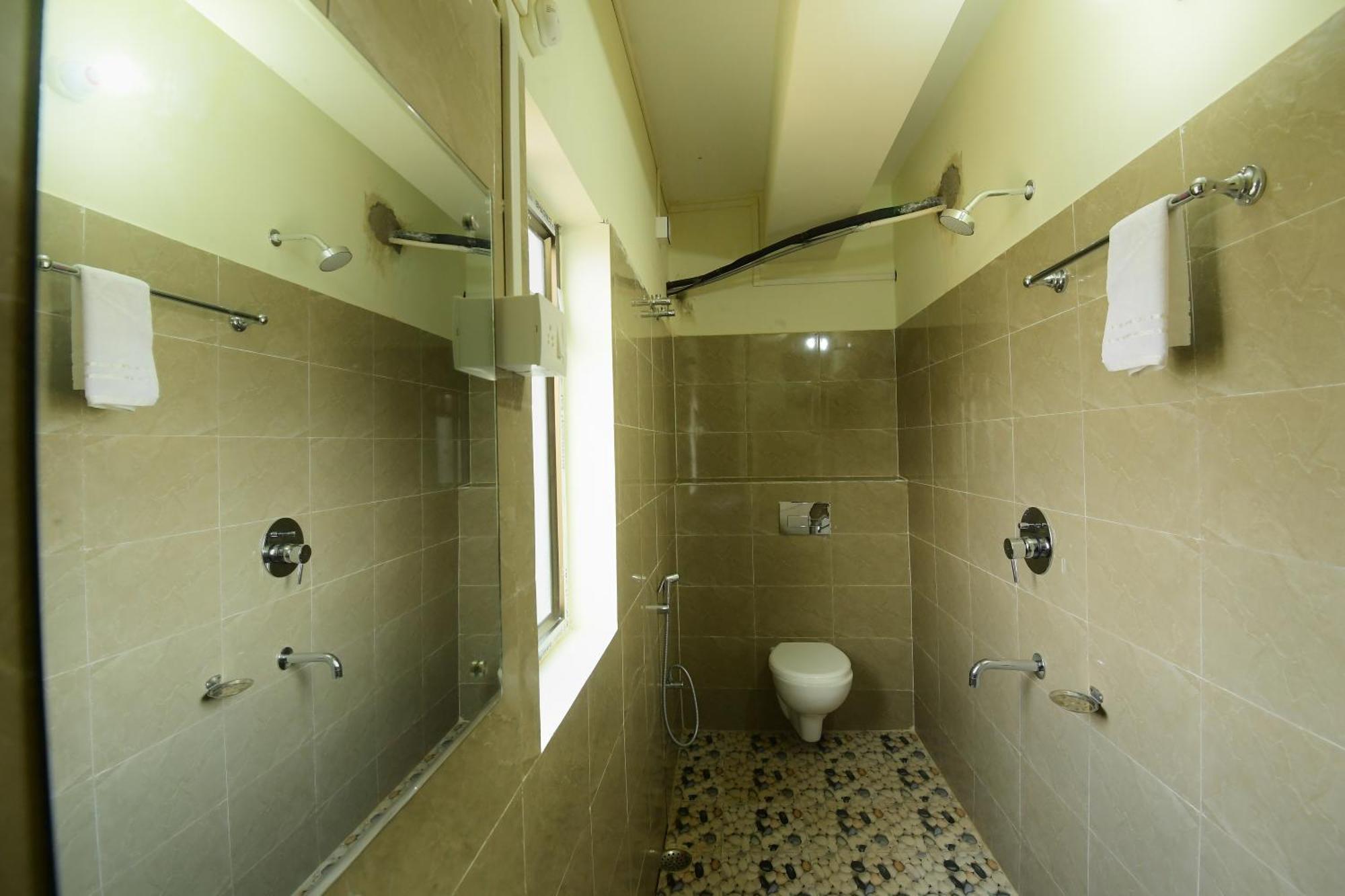 Hotel Bhargav غاواهاتي المظهر الخارجي الصورة